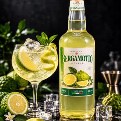 Liquore al Bergamotto Regina artigianale di Mantova con cocktail e bergamotto